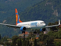 Boeing 737-86Q - C-FEAK